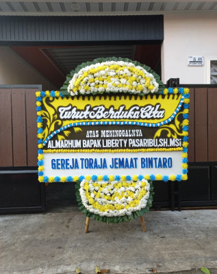 Papan Bunga Duka di Pasir Biru